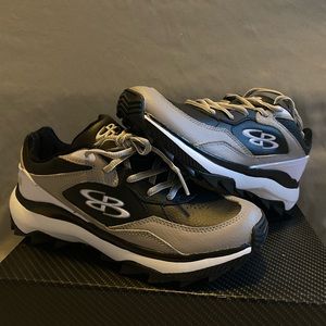 Women's Endura Turf Shoes